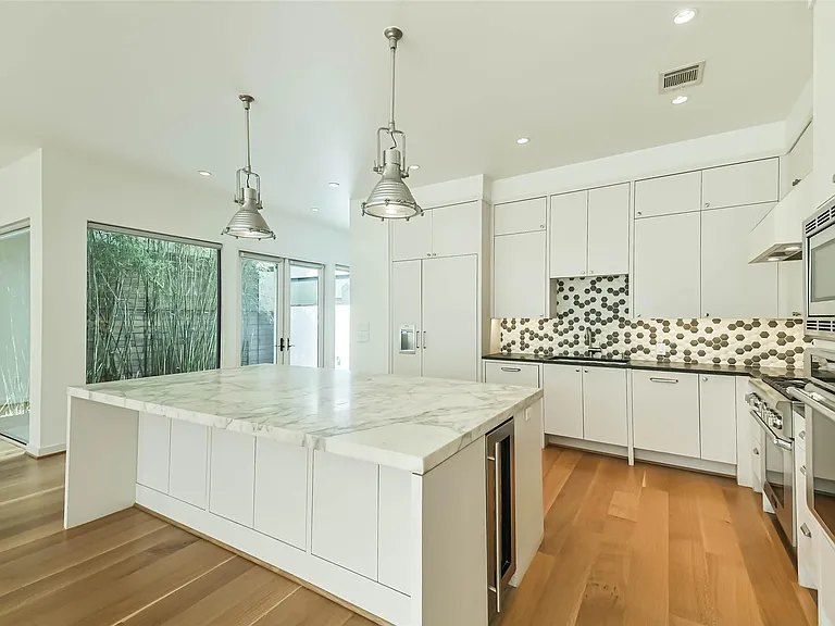 815 Alexander St — Photo 22