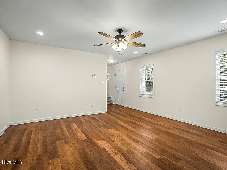 123 S Park Ln — Photo 6