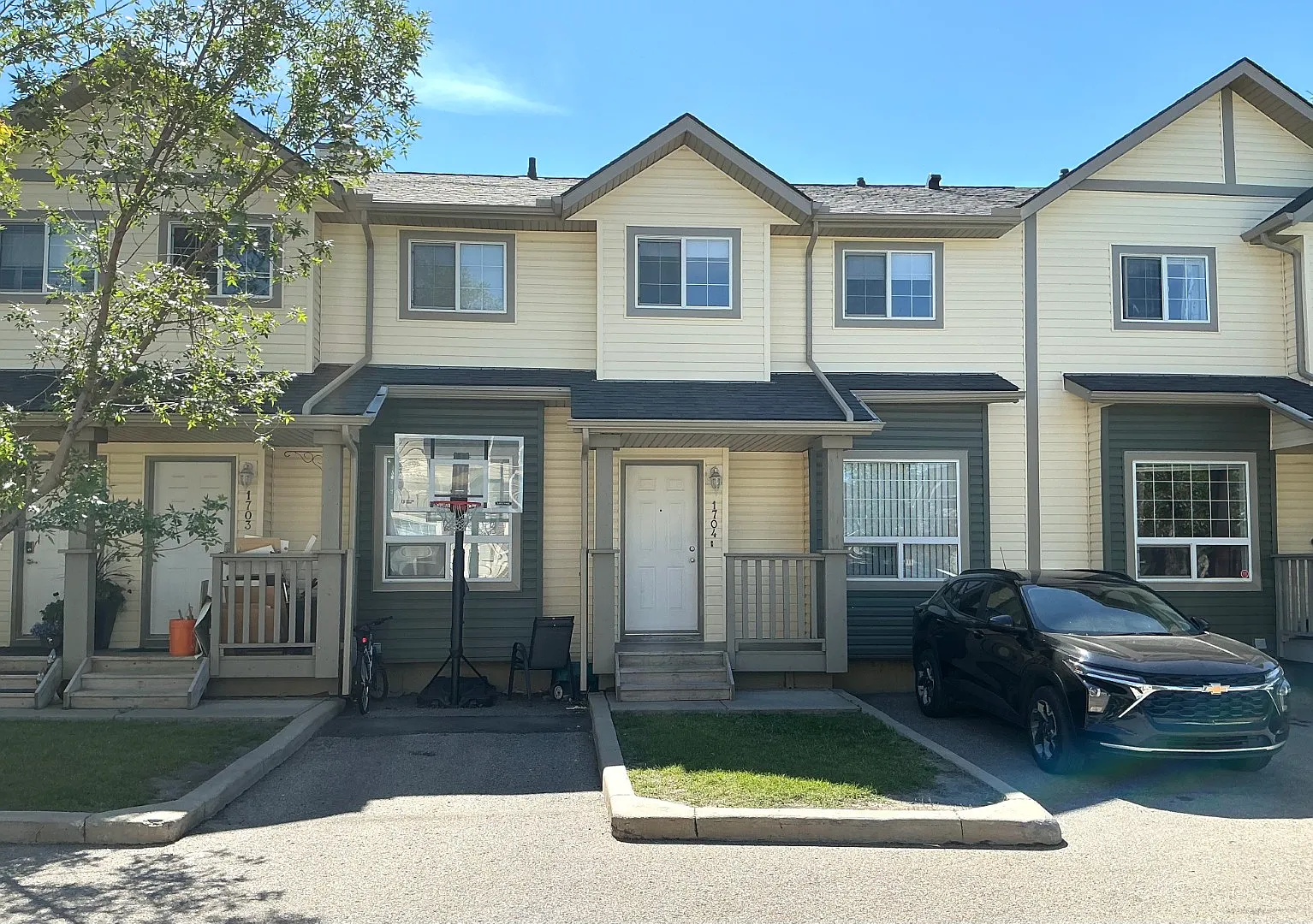 111 Tarawood Ln NE — Photo 1