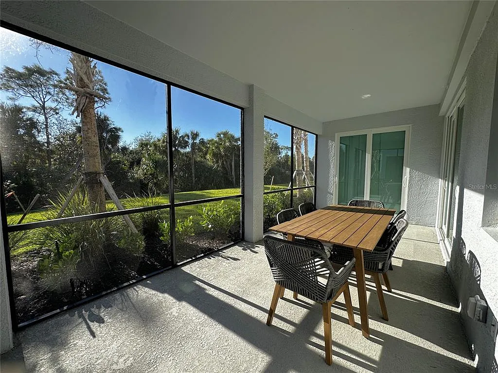 3 bed, 2.0 bath, 1741 sqft, $4,200 — Photo 2