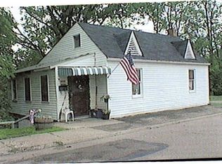 327 Wampum Ave, Ellwood City, PA 16117