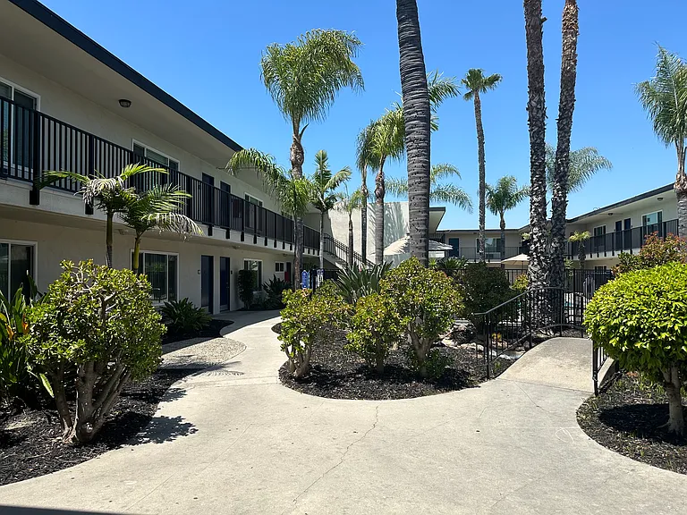 Marquis Apartments — Photo 7