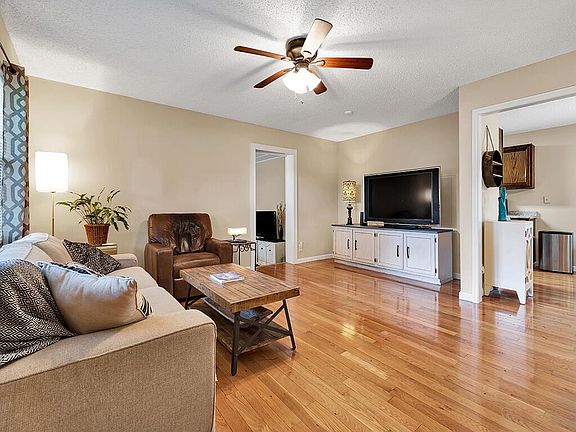 2nd image of 209 Dixie Ave