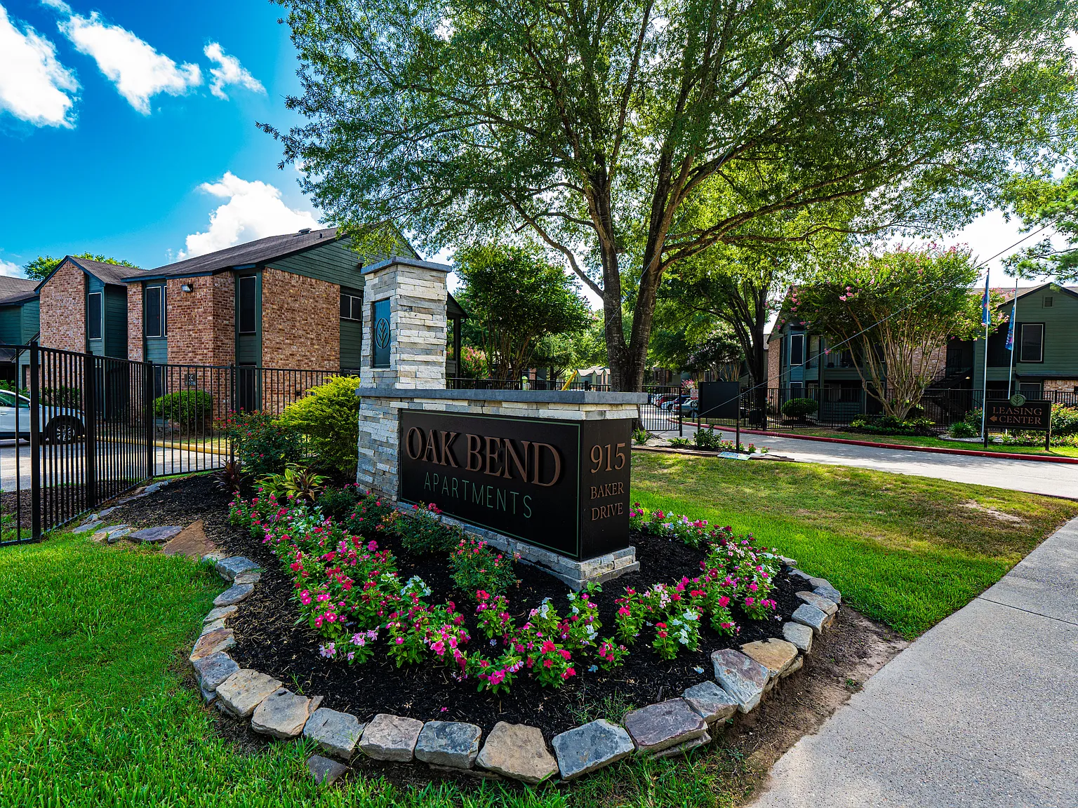Oak Bend Apartments — Photo 1