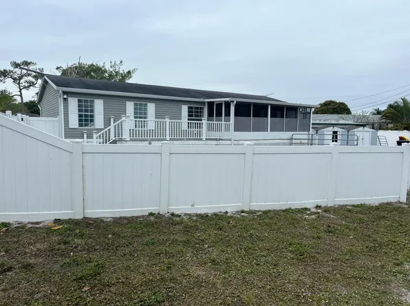 1580 NE Seneca Ave, Stuart, FL 34994
