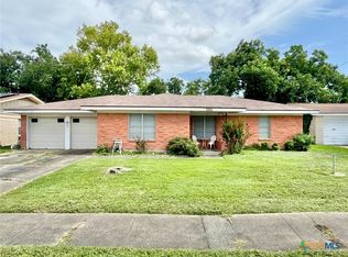 2602 E Poplar Ave, Victoria, TX 77901