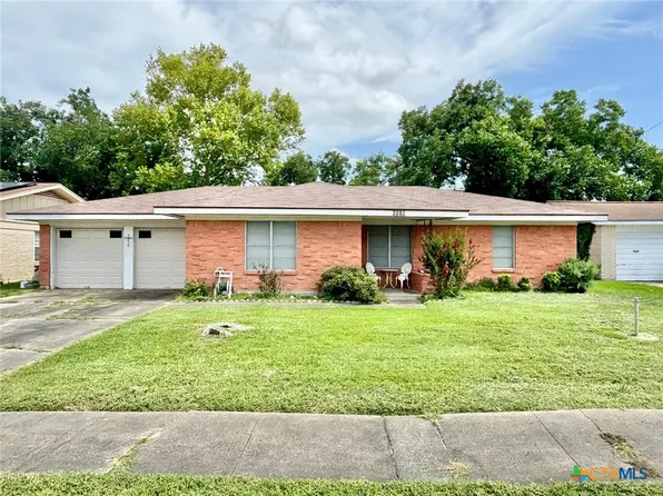 2602 E Poplar Ave, Victoria, TX 77901