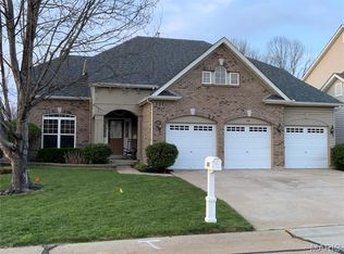 193 Berry Manor Circle St, Saint Peters, MO 63376