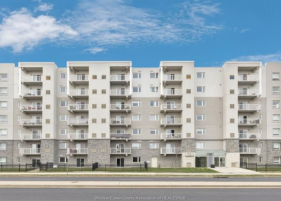 1st image of 1611 Banwell Rd #120