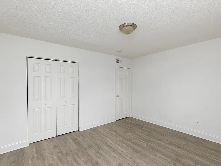 5th Avenue Apartments — Photo 50