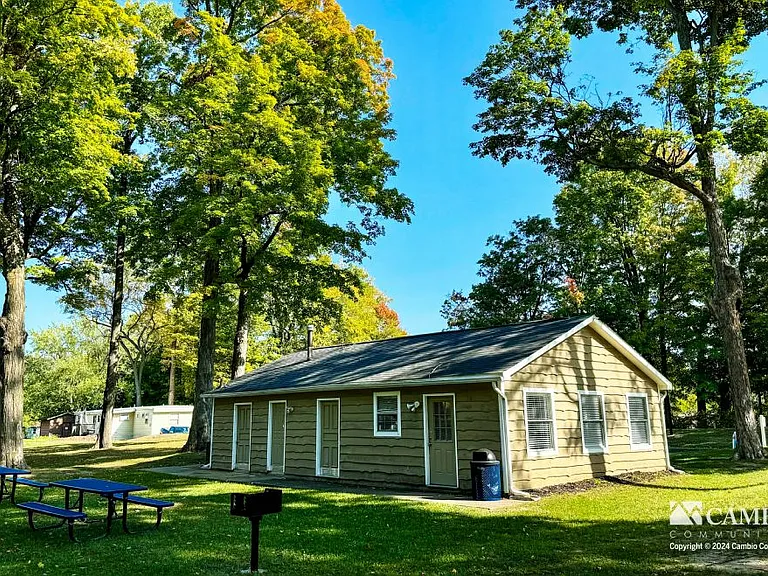 Colonial Acres — Photo 4