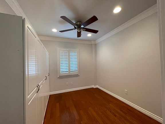 4th image of 2707 W Burbank Blvd
