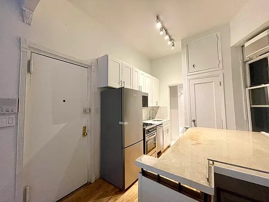 Rented by J PRESTON AND ASSOCIATES INC | media 16