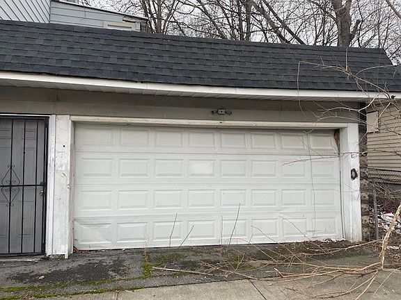 5th image of 387 Jay St