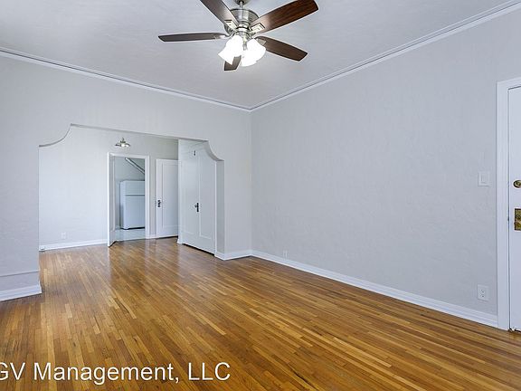 4th image of 211 El Molino Ave APT 2