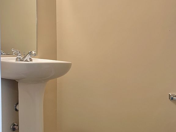 4th image of 521 Patriot Park Ct