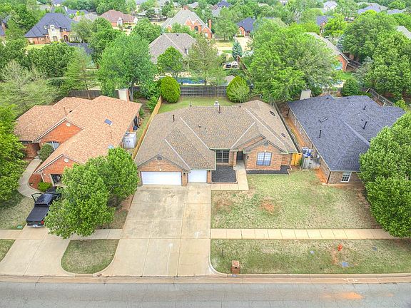 4th image of 705 NW 143rd St