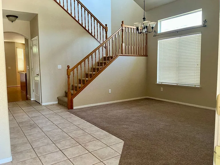 2023 Lauritson Ln — Photo 3