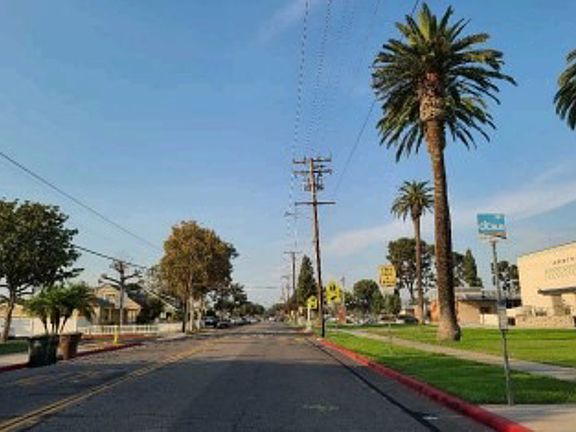 Exterior Neighborhood (street photo)