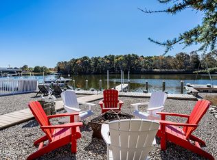 521 N Shore Dr, Forked River, NJ 08731