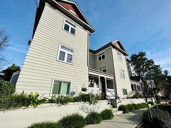 Front of building - 5 units in total