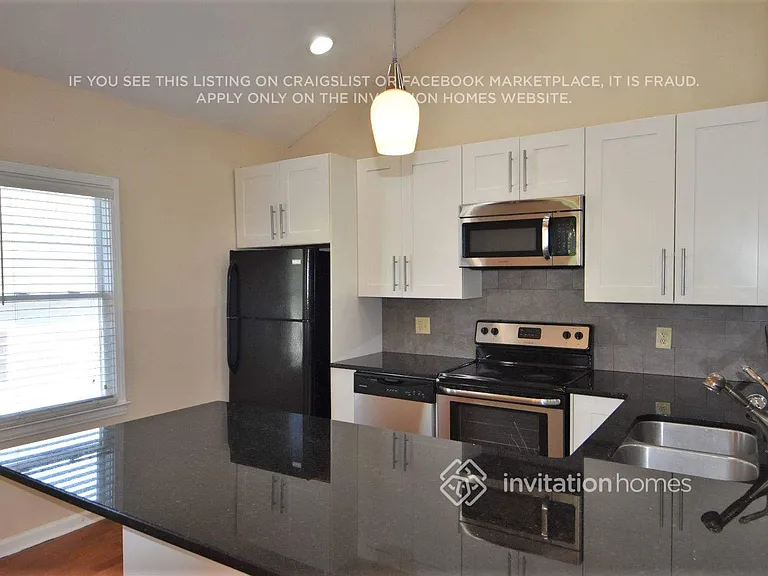 1551 New St NE — Photo 4