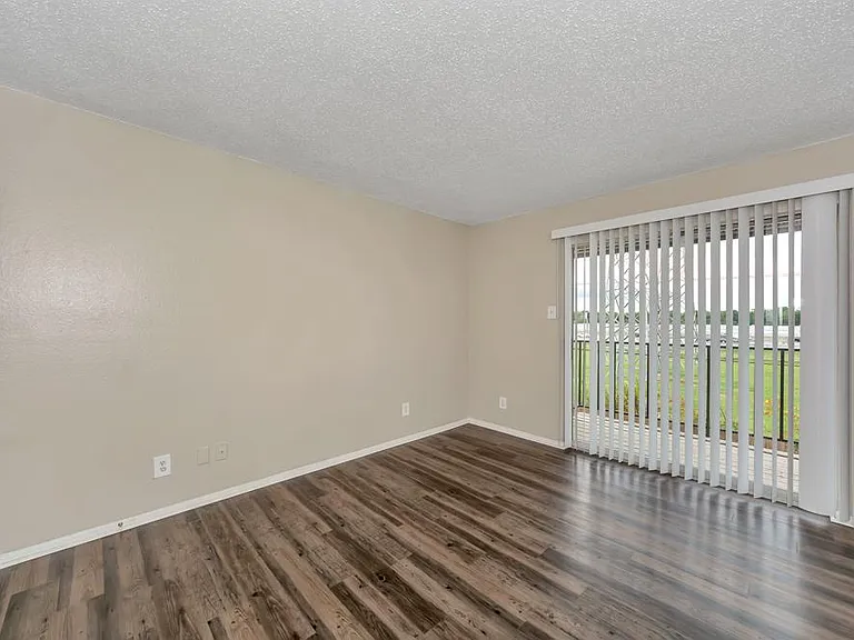 Oak Meadow Apartments — Photo 16