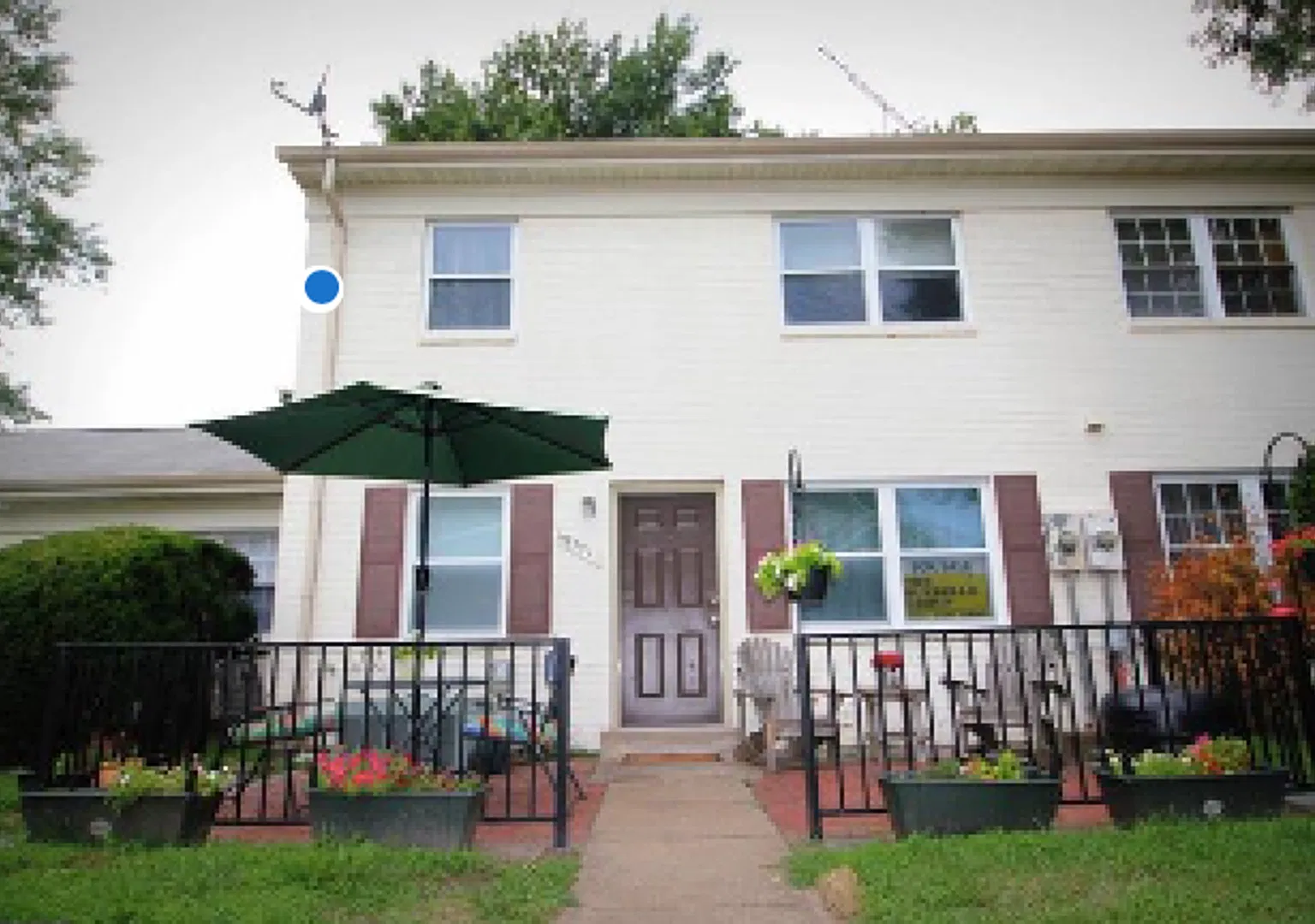 Welcome home to this inviting two-level, 2-bedroom, 1.5-bath residence in a convenient Lorton loc... — Photo 1