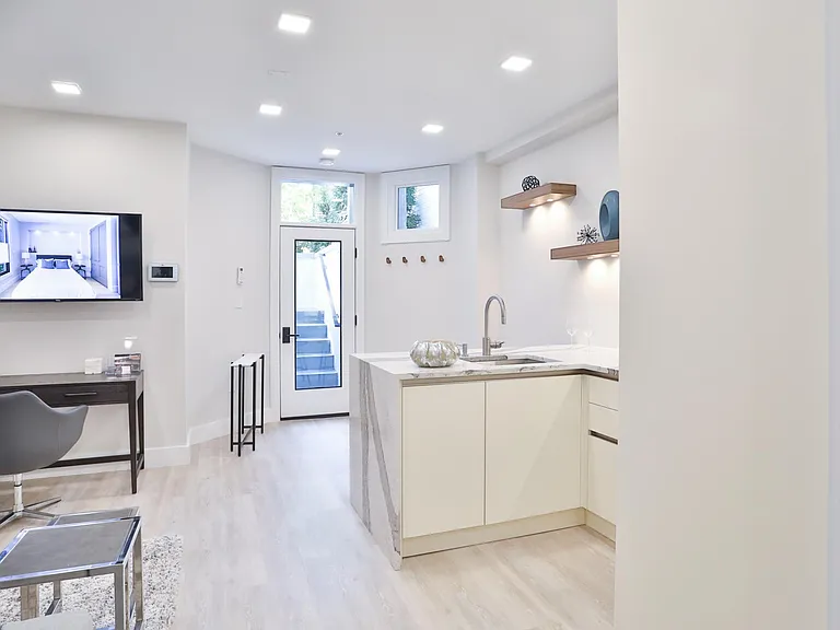 1819 Vernon St NW #1 — Photo 9