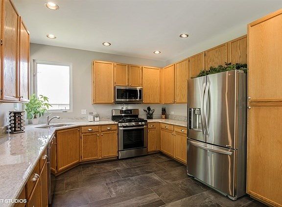 4th image of 4704 Loyola Dr