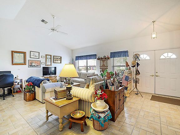 3rd image of 349 NW Tuscany Way