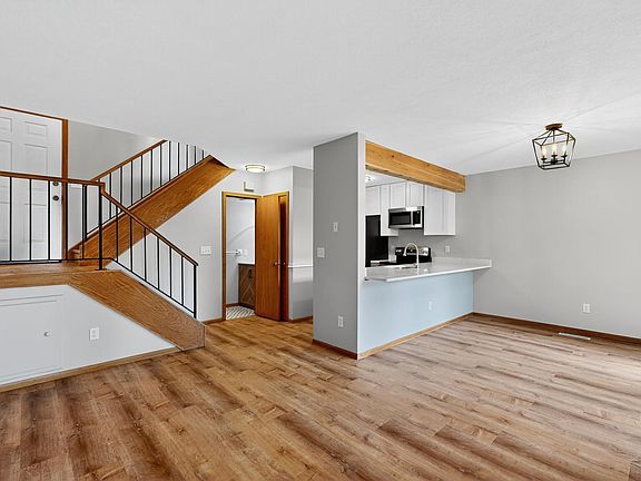 2nd image of 19 Elton Ridge Ct NW