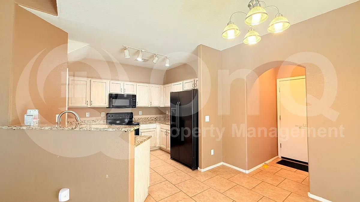 3 bed, 2.5 bath, 1201 sqft, $1,999 — Photo 2