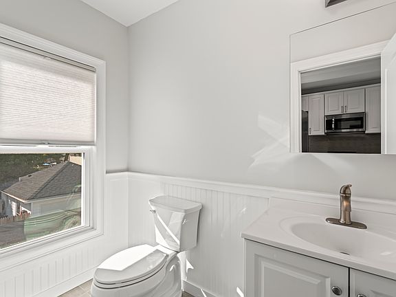 3rd image of 7 Pulaski Rd APT 4