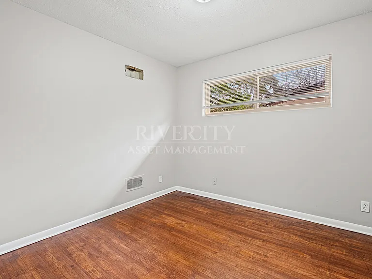 1694 Claire Dr — Photo 11