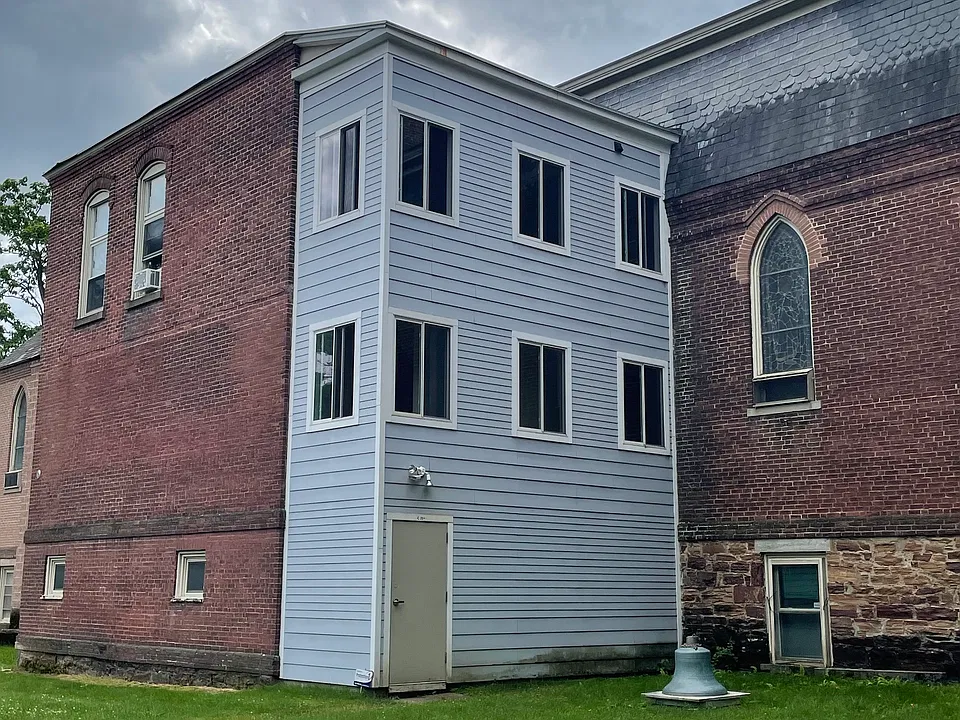 102 Mansfield Ave