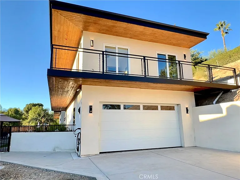 23443 Balmoral Ln — Photo 4