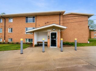 22081 River Oaks Dr APT B1, Rocky River, OH 44116
