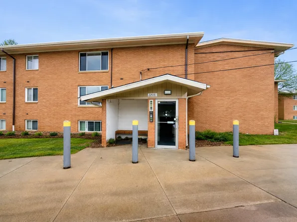 22081 River Oaks Dr APT B1, Rocky River, OH 44116