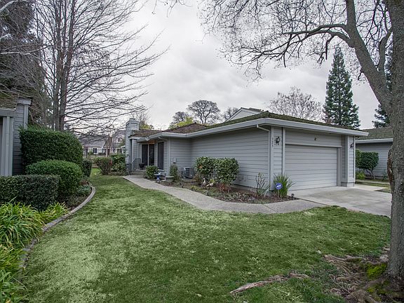 4th image of 323 Saint Andrews Dr