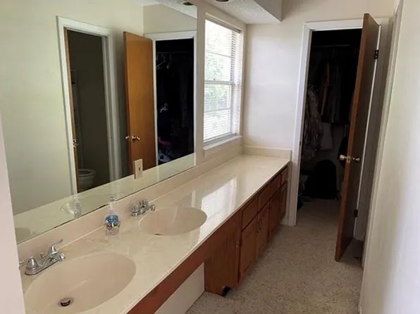 11001 W 90th Ter, Overland Park, KS 66214
