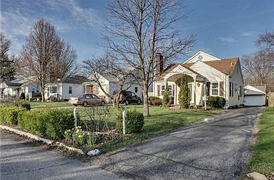 Pristine street dead ends for low traffic and easy access to I-465