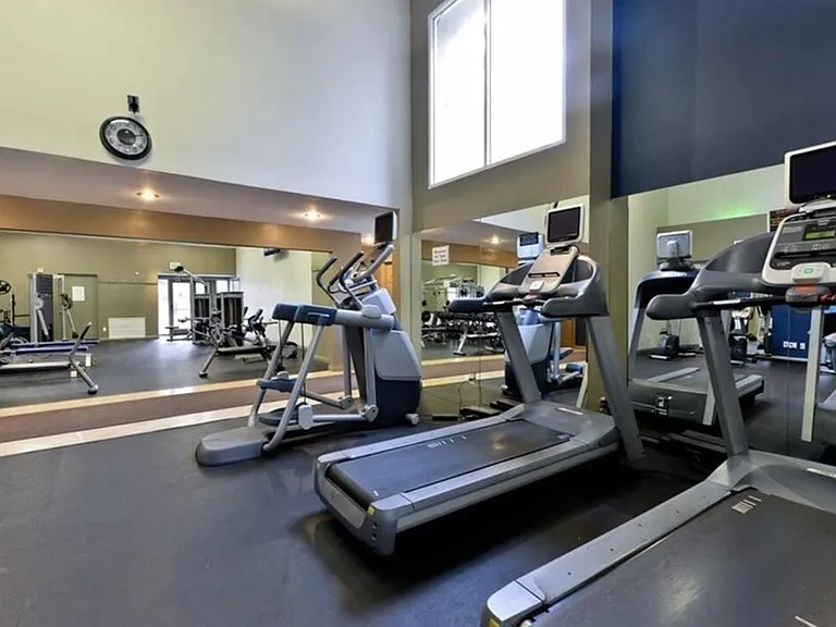 21550 Burbank Blvd #302 — Photo 12