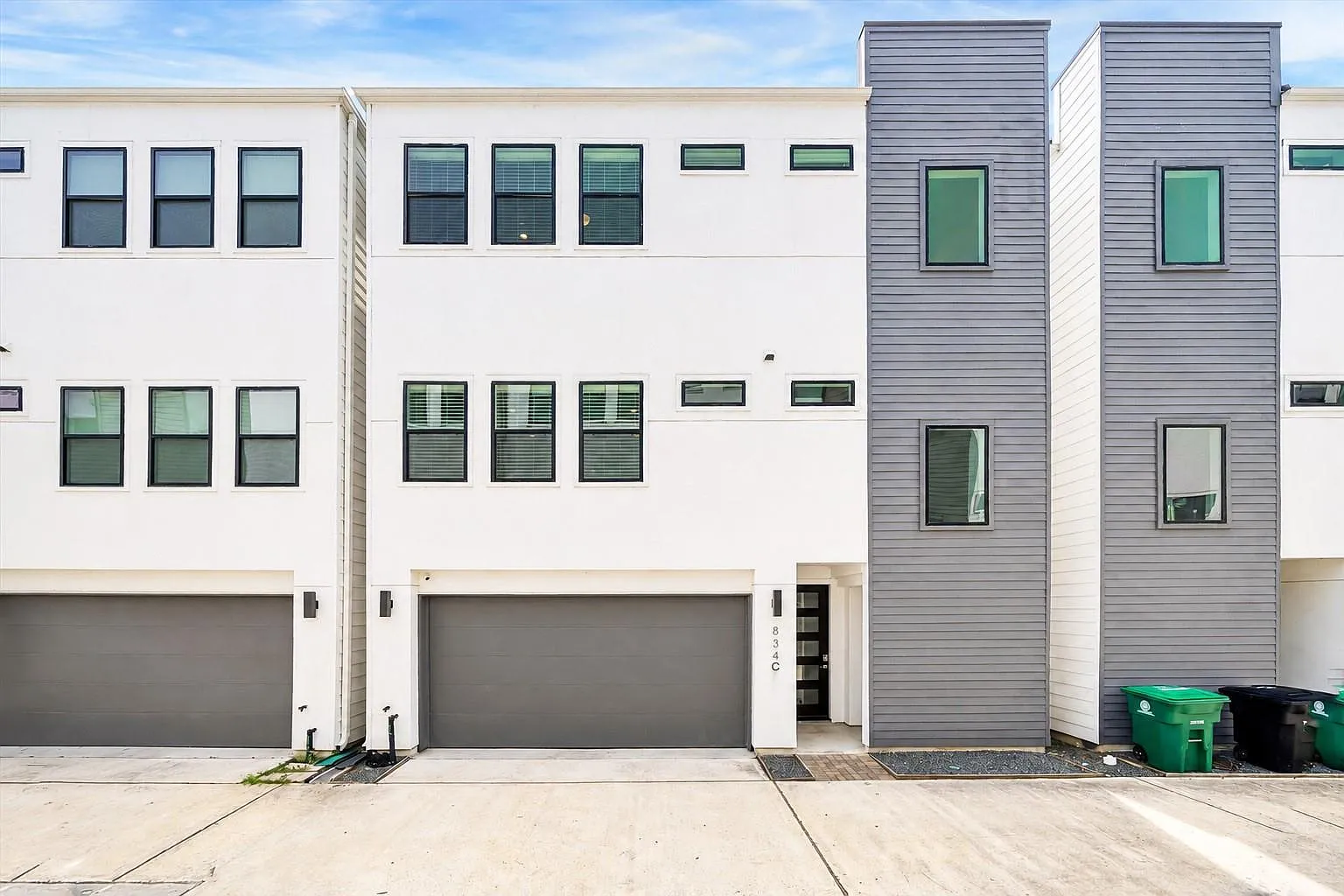 3 bed, 3.5 bath, 2328 sqft, $3,300 — Photo 1