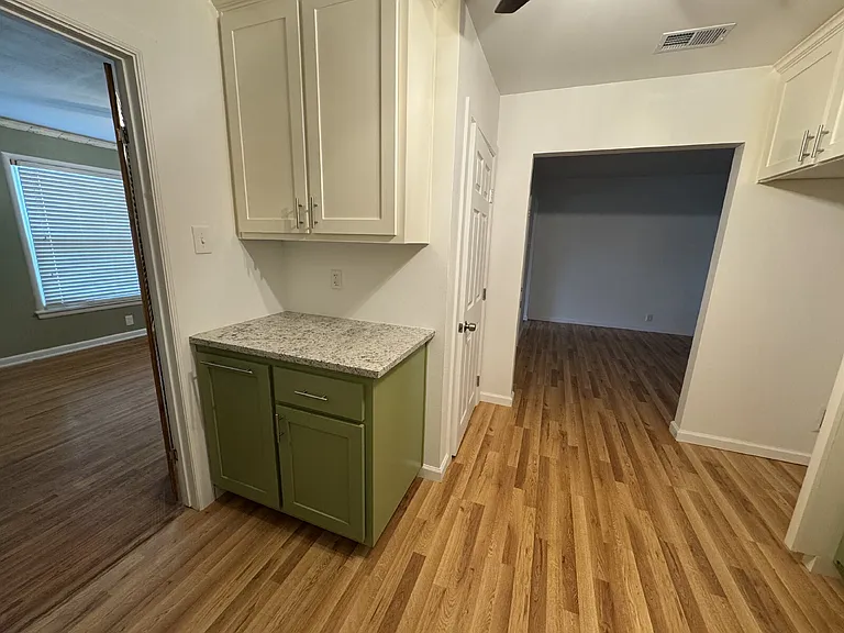 2318 Fenwick Dr — Photo 37