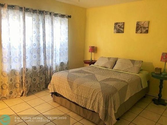 3rd image of 3048 N Ocean Blvd