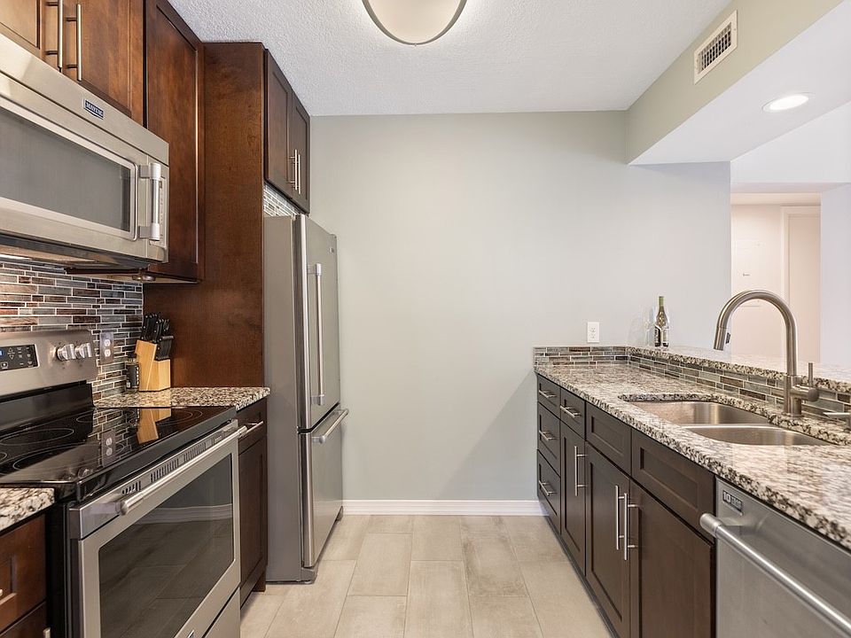 1st image of 8 Plantation Dr APT 204