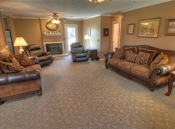 3rd image of 100 Edgewood Dr