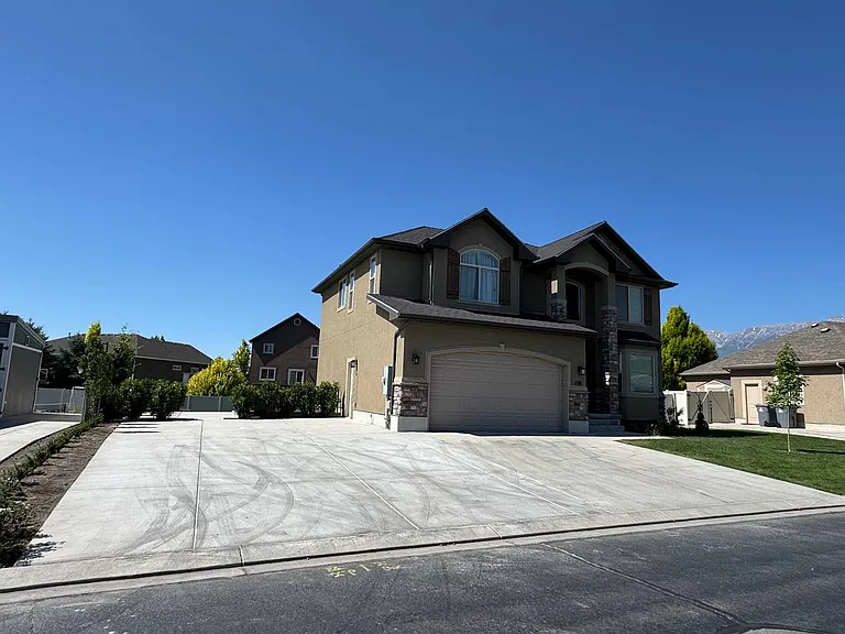 698 S Lake View Dr #B — Photo 38