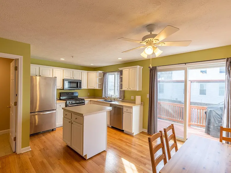 204 Washington St #3 — Photo 4